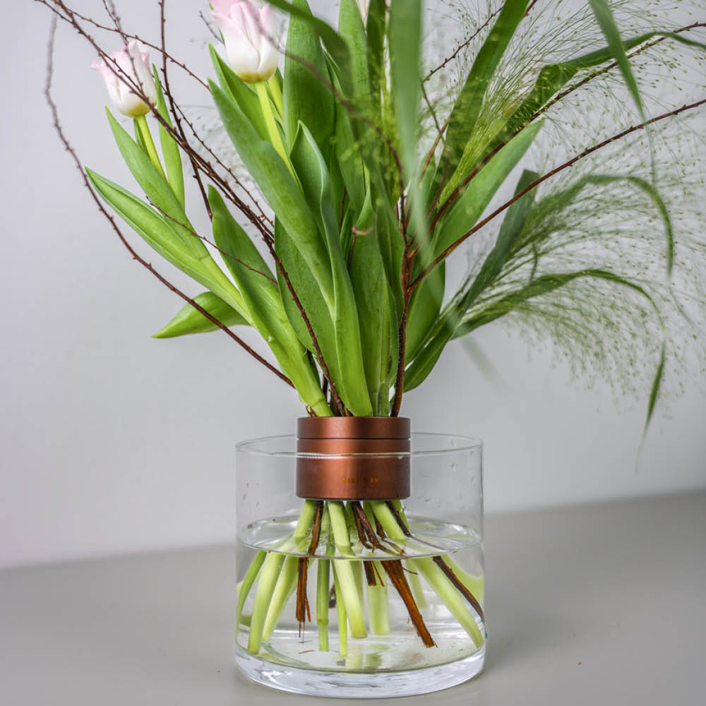 Hanataba Muddy Brown Bouquet  in Vase