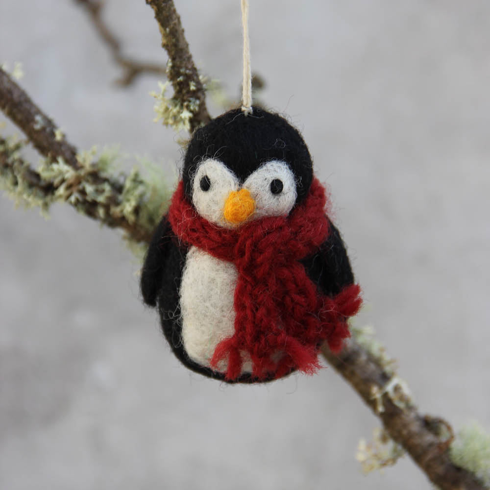 filzanhaenger-pinguin-mit-schal-geschenk-advent-en-gry-og-sif-weihnachten-gartenzauber